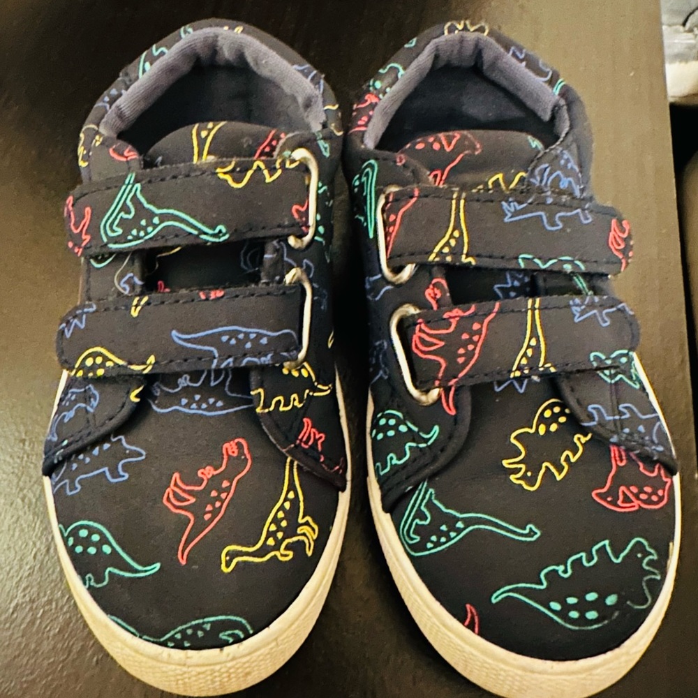 Dinosaur toddler shoes size 8, used like new